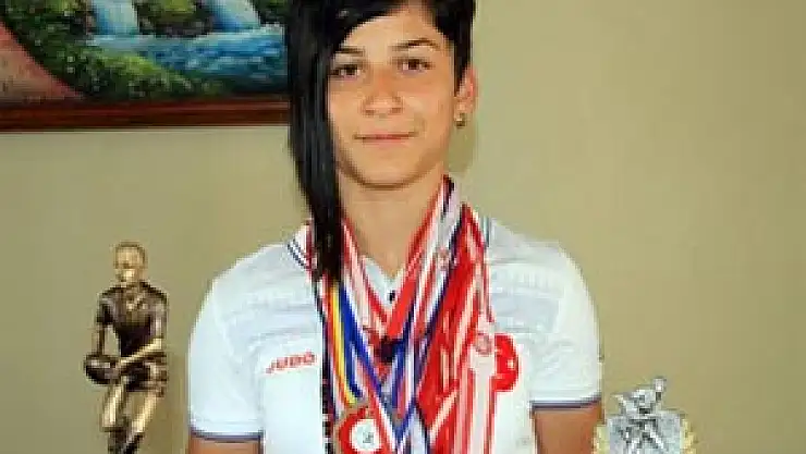 3 Branşta Şampiyon