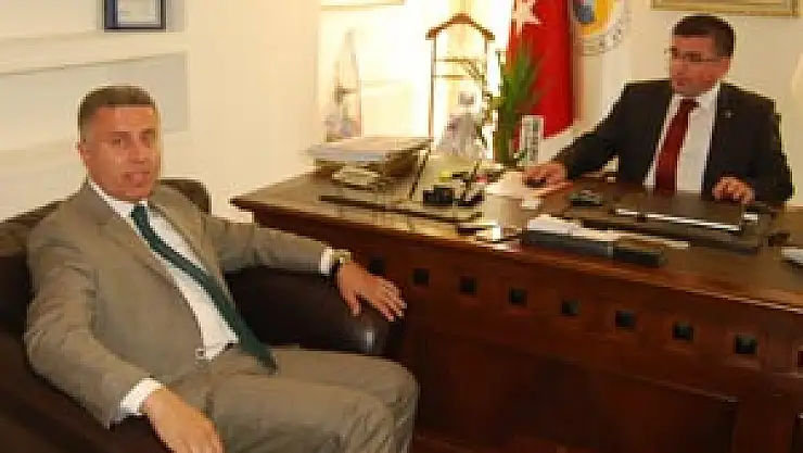 ÖZTÜRKTEN BAŞKAN YILMAZA ZİYARET