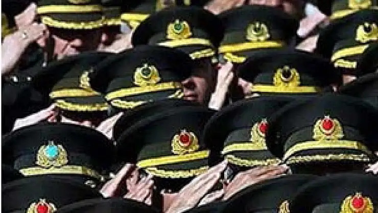 TSK'da komutan sorununa yaş çözümü