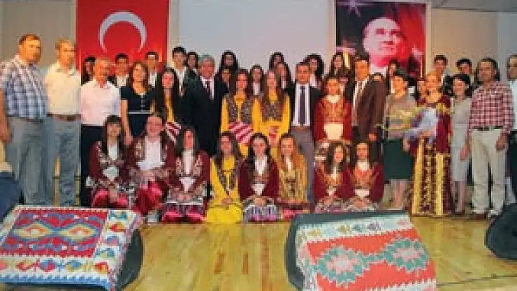 LİSE ÖĞRENCİLERİNDEN TÜRK HALK MÜZİĞİ KONSERİ