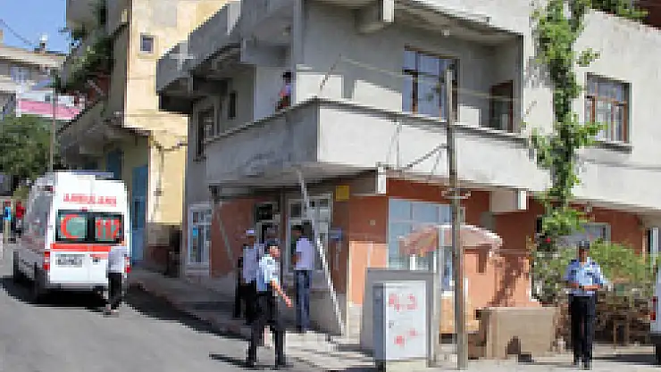  Eşi evi terk edince intihar etti 