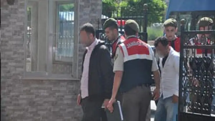 Defineciler Suçüstü Yakalandı