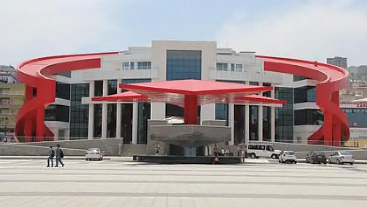  BAŞKAN GENÇ, AY-YILDIZLI HİZMET BİNASINI TANITTI