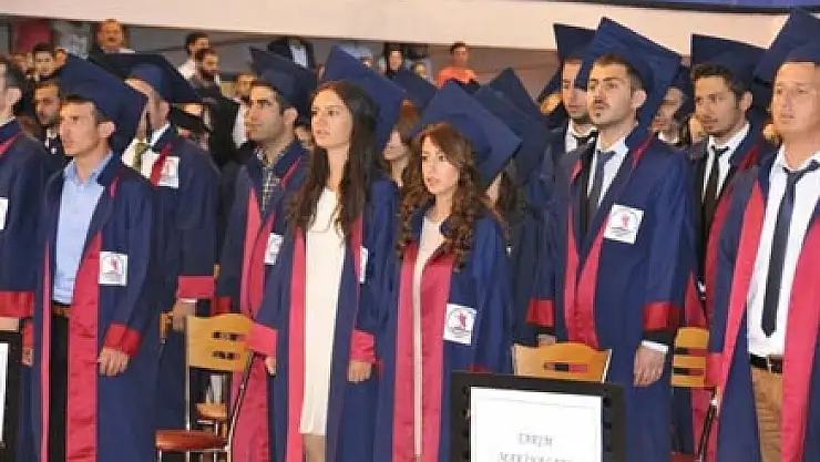 ZİRAAT FAKÜLTESİ'NDE MEZUNİYET SEVİNCİ