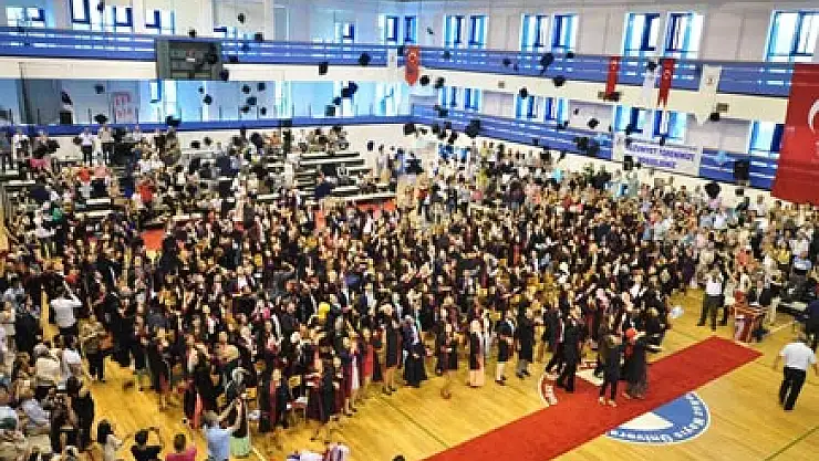  SAĞLIK HİZMETLERİ MESLEK YÜKSEKOKULU 550 MEZUN VERDİ