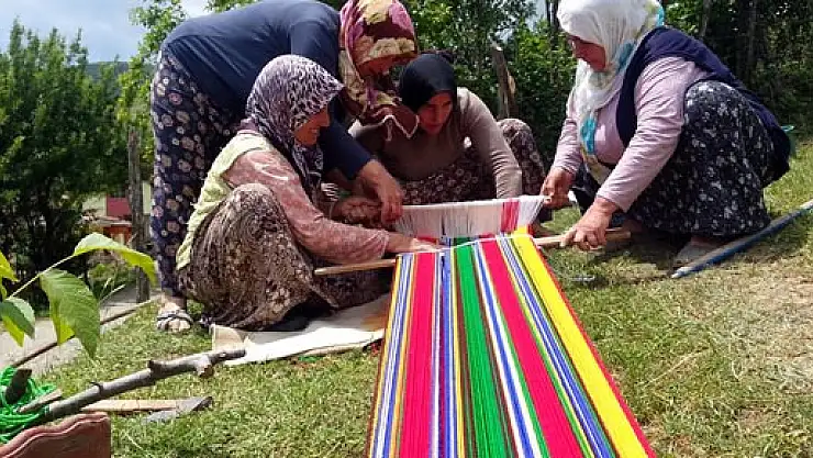 Ayvacık'ın Cecim Kilimi İlgi Bekliyor