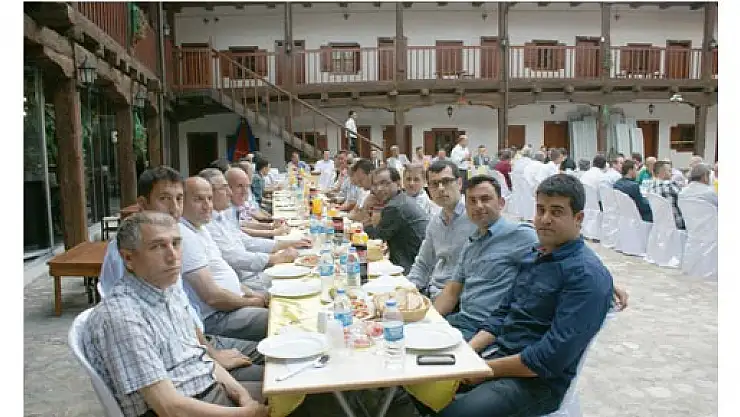  TAYİNİ ÇIKAN CEZAEVİ PERSONELİNE VEDA YEMEĞİ