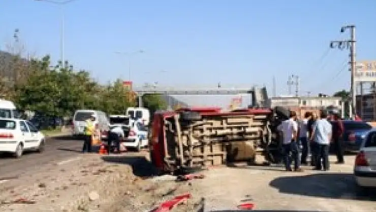 Minibüs Devrildi: 6 Yaralı