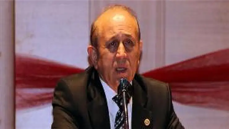 'Başbakanımızın ricası üzerine aday olmadım'