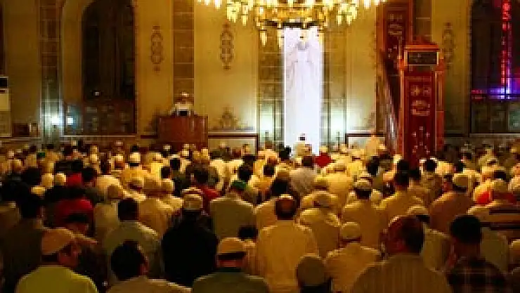 SAMSUN'DA İLK TERAVİH NAMAZI KILINDI