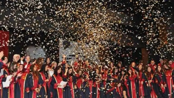 DİŞ HEKİMLİĞİ FAKÜLTESİ 58 MEZUN VERDİ