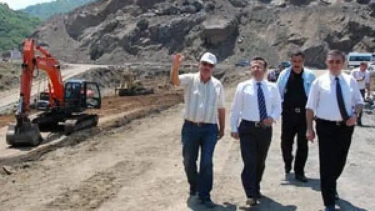  VALİ AKSOY, YILANLI DERE'DE İNCELEMELERDE BULUNDU