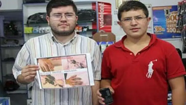 Cep telefonu bataryası bomba gibi patladı