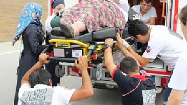 OBEZ HASTASI GÜÇLÜKLE AMBULANSA BİNDİRİLDİ