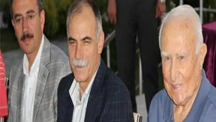 BAŞKAN DÜNDAR, REKTÖR VE YÖNETİMİNİ MİSAFİR ETTİ