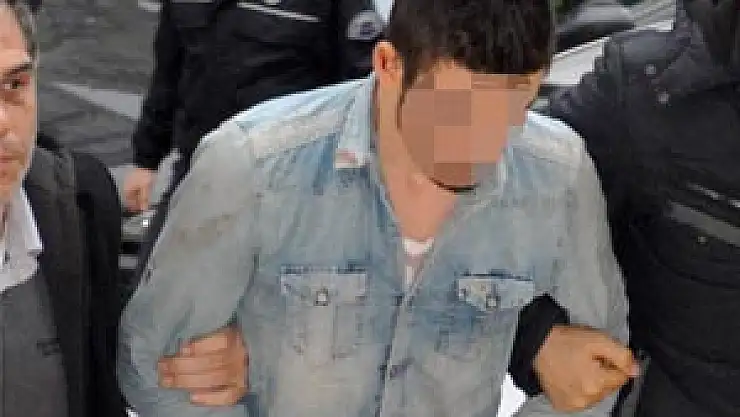 İKİZ KARDEŞLERİ BIÇAKLAYAN GENCİN YARGILANMASI