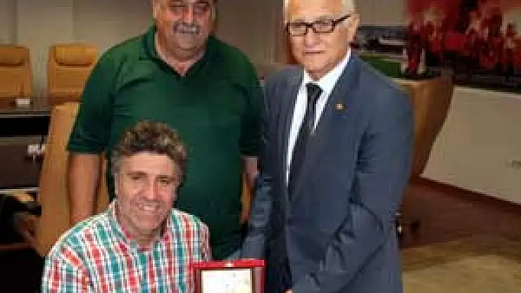 BARO'DAN SAMSUNSPOR'A PLAKET