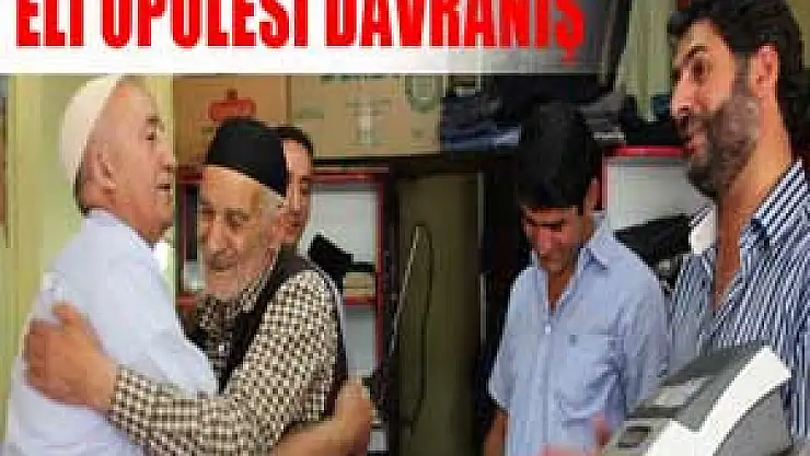 Altın dolu yazar kasayı çöpe attı