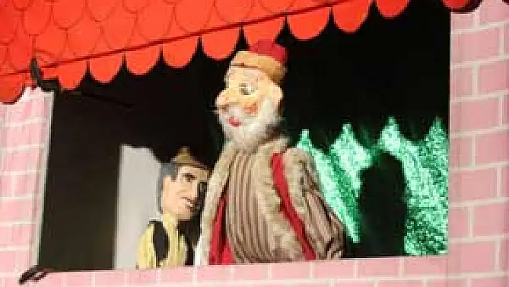 Kukla tiyatrosuna miniklerden tam not