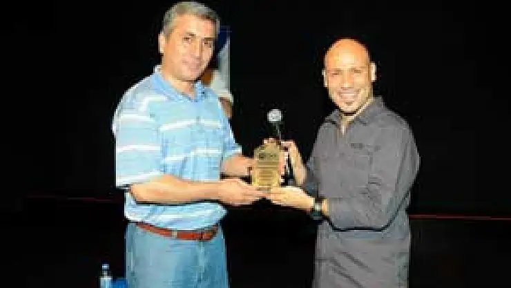  KAHRAMAN TAZEOĞLU, CANİK KÜLTÜR MERKEZİ'NDE SAHNE ALDI