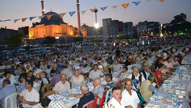AK Parti'den 5 Bin Kişiye İftar…