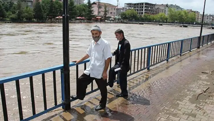 Terme Çayı Taşınca Korkuttu