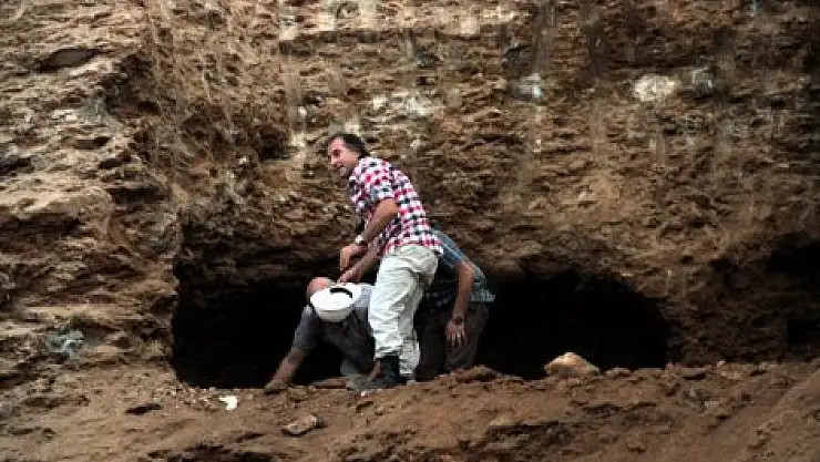 Tarihi Mezar Kalıntıları Bulundu