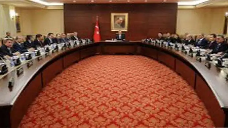 Kabine'de 10 bakan gidici