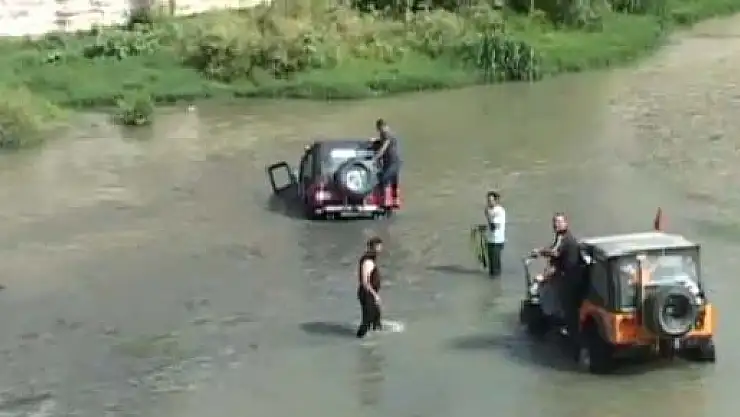 Off Road yarışçıları Yeşilırmak'ta mahsur kaldı
