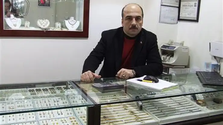 Altın tarihi rekora koşuyor