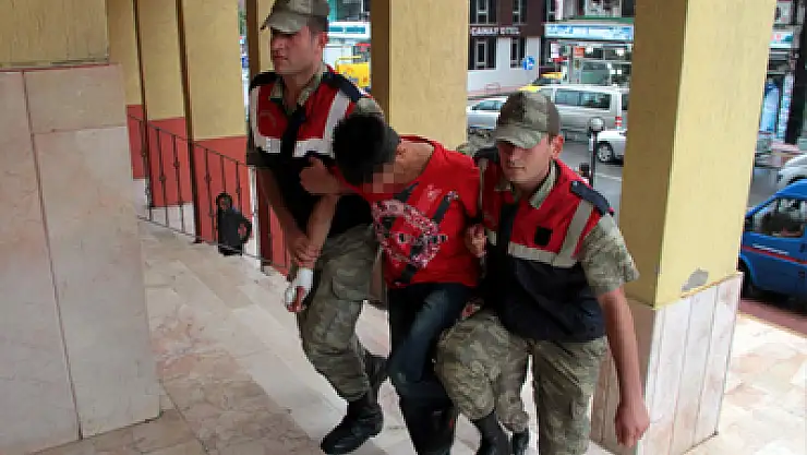 Yengesini 17'yerinden Bıçakladı