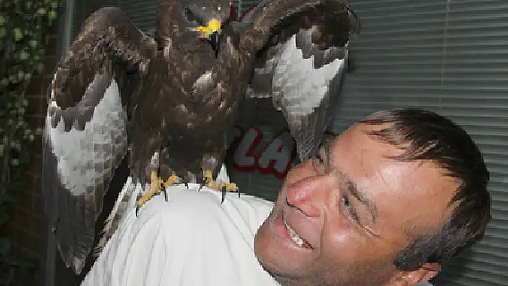 Bulduğu Şahine Sahip Çıktı