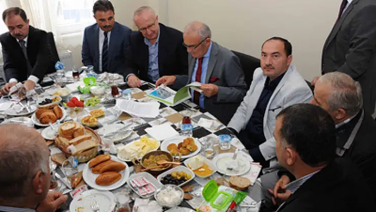 Başkan Yılmaz, Çiftlik Esnafı İle Buluştu