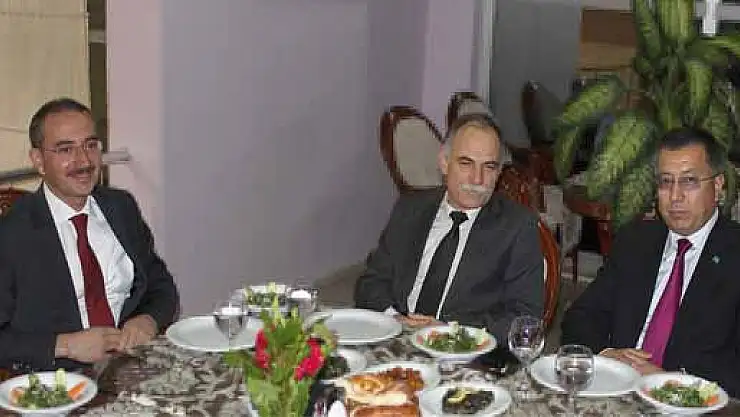 KAZAK BÜYÜKELÇİNİN ÇARŞAMBA ZİYARETİ