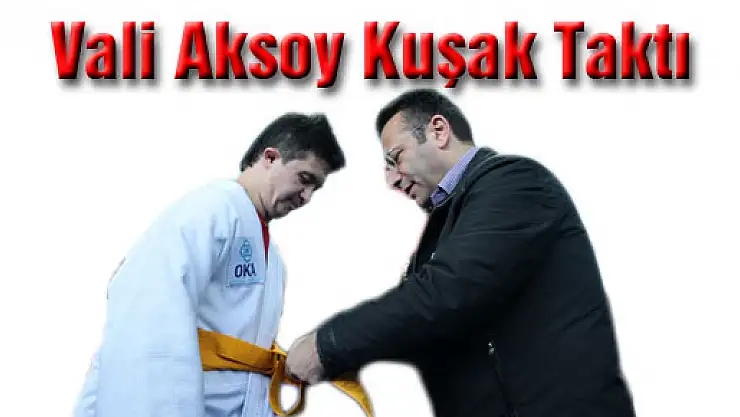 Vali Aksoy, Siyah Kuşak Taktı