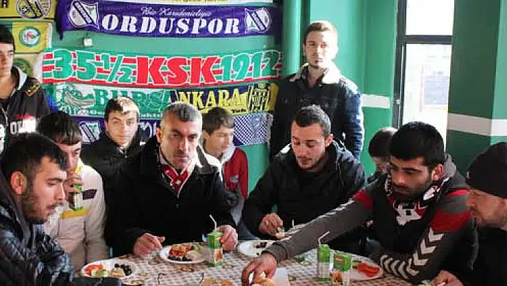 Çarşambaspor Taraftarı'ndan kahvaltı