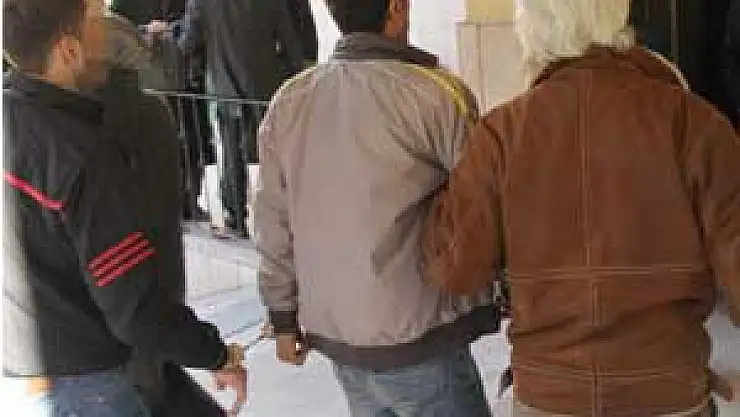 Uyuşturucu Ticareti İddiasına 2 Gözaltı