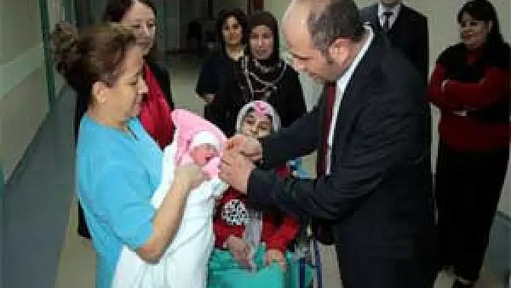 SAMSUN'DA 2014'ÜN İLK BEBEĞİ 00.00'DA DOĞDU