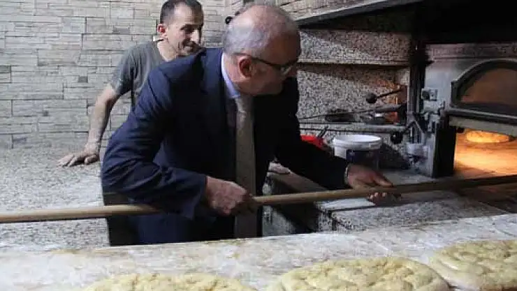 Başkan Yılmaz Özakkaya'da 'Ekmek Pişirdi'