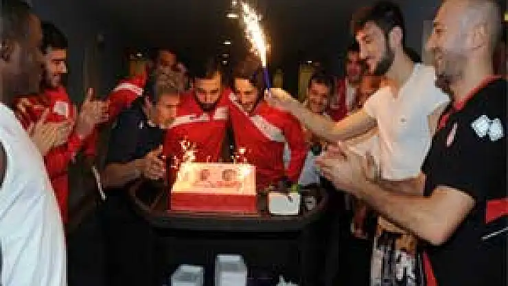 Turgay Ve Erdem'e Yaş Günü