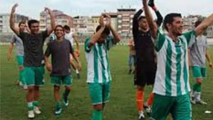 ÜNYE SPOR' DA FUTBOLCULAR BİRER BİRER GİDİYOR…