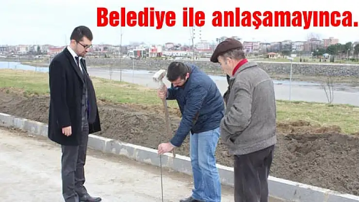  YÜRÜYÜŞ VE KARAYOLUNA KAZIK ÇAKTILAR!