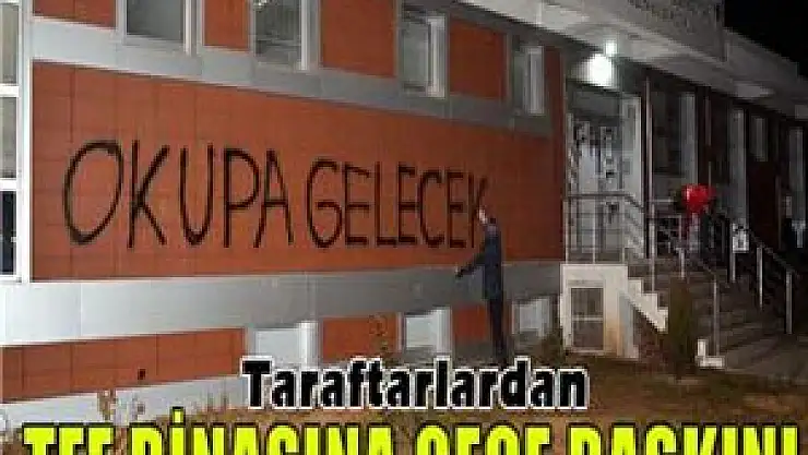 Trabzonsporlu taraftarlardan TFF binasını gece baskını