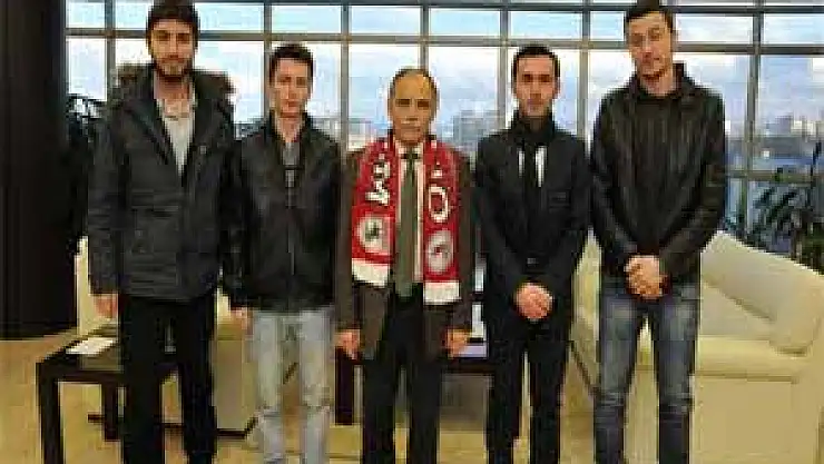Samsunspor Öğrenci Topluluğu'ndan Rektör Akan'a Ziyaret