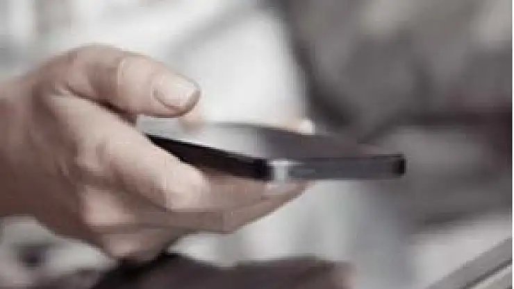 Telefon satışları yarı yarıya düştü