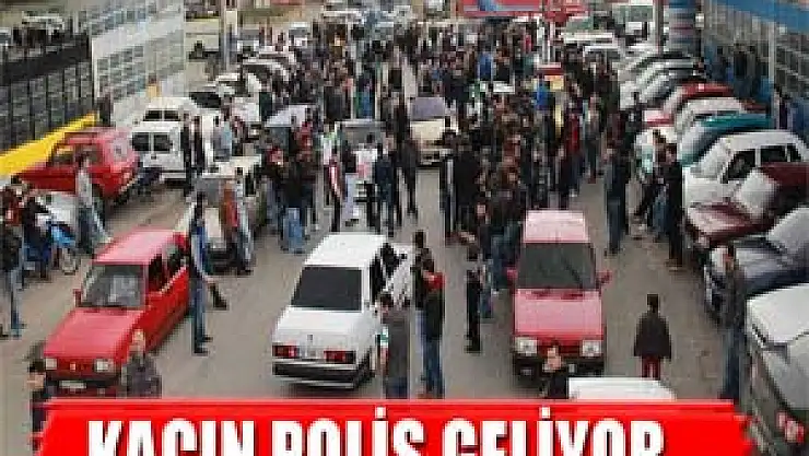Modifiye araç şovuna polis engeli