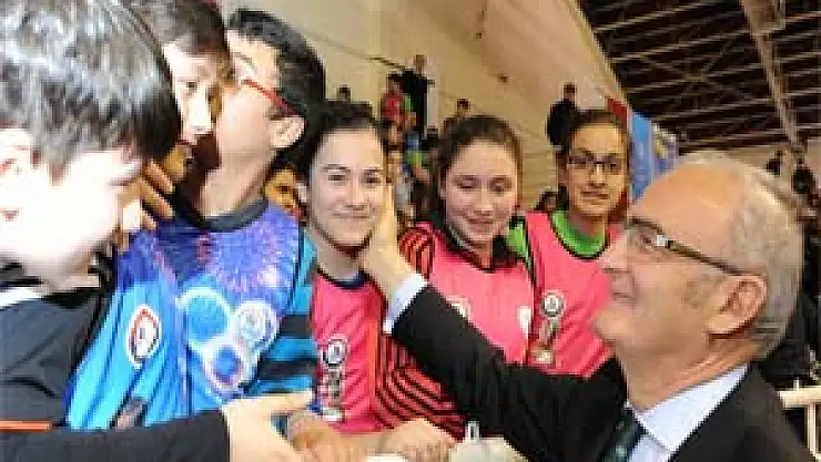 Öğrencilerin Başkan Yılmaz Sevgisi