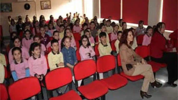 ÖĞRENCİLERE MESLEK SEÇİMİNDE YOL GÖSTERİLİYOR