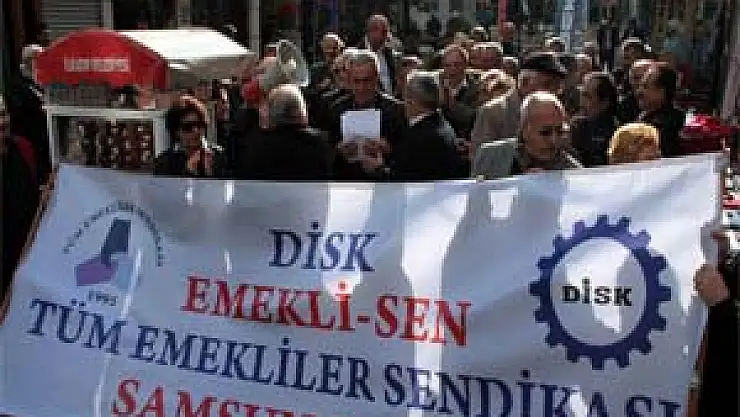 Emekliler Sağlıktaki Sorunları Protesto Etti