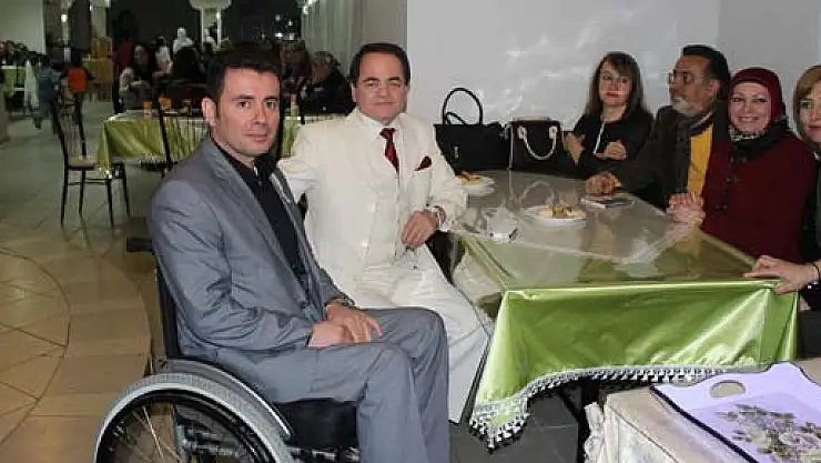 Kadınlar ve Engelliler Beyaz Gölge İle Çoştu